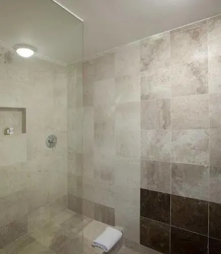 Hotel Doubletree By Hilton Airport Area 3*