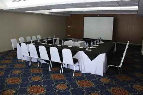 Hotel Doubletree By Hilton Airport Area 3*